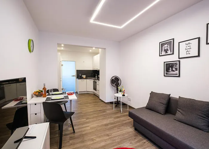 Ulmer Stadtwohnung شقة